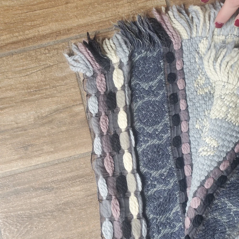 Kenzo Made in Italy Wool and Silk Scarf. - Picture 8 of 16